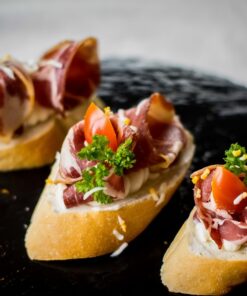 Füstölt tarjás szendvics tormahabbal