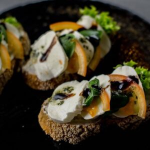 Mozzarellás szendvics paradicsommal és balzsammézzel