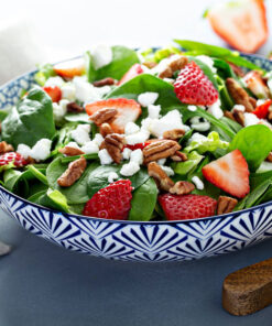 Kecskesajtos zöldsaláták pekándióval, gyümölcsökkel (0,2 kg)