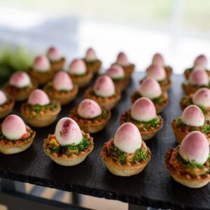 Szalámis mini quiche fürjtojással